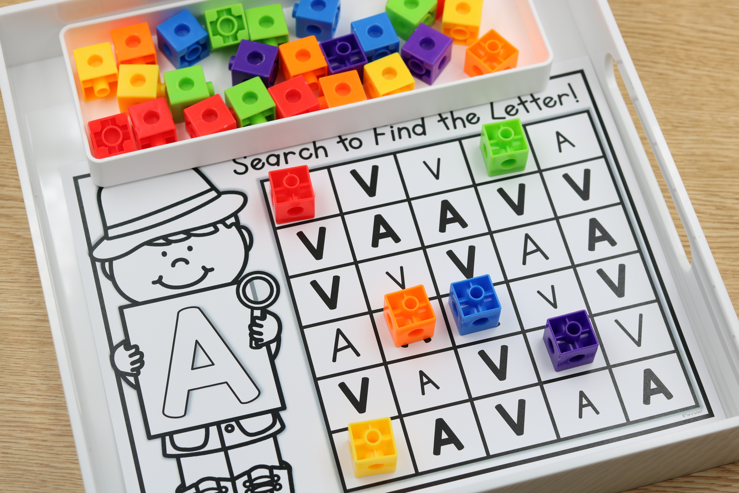 Free phonics visual discrimination snap cube mats for alphabet learning