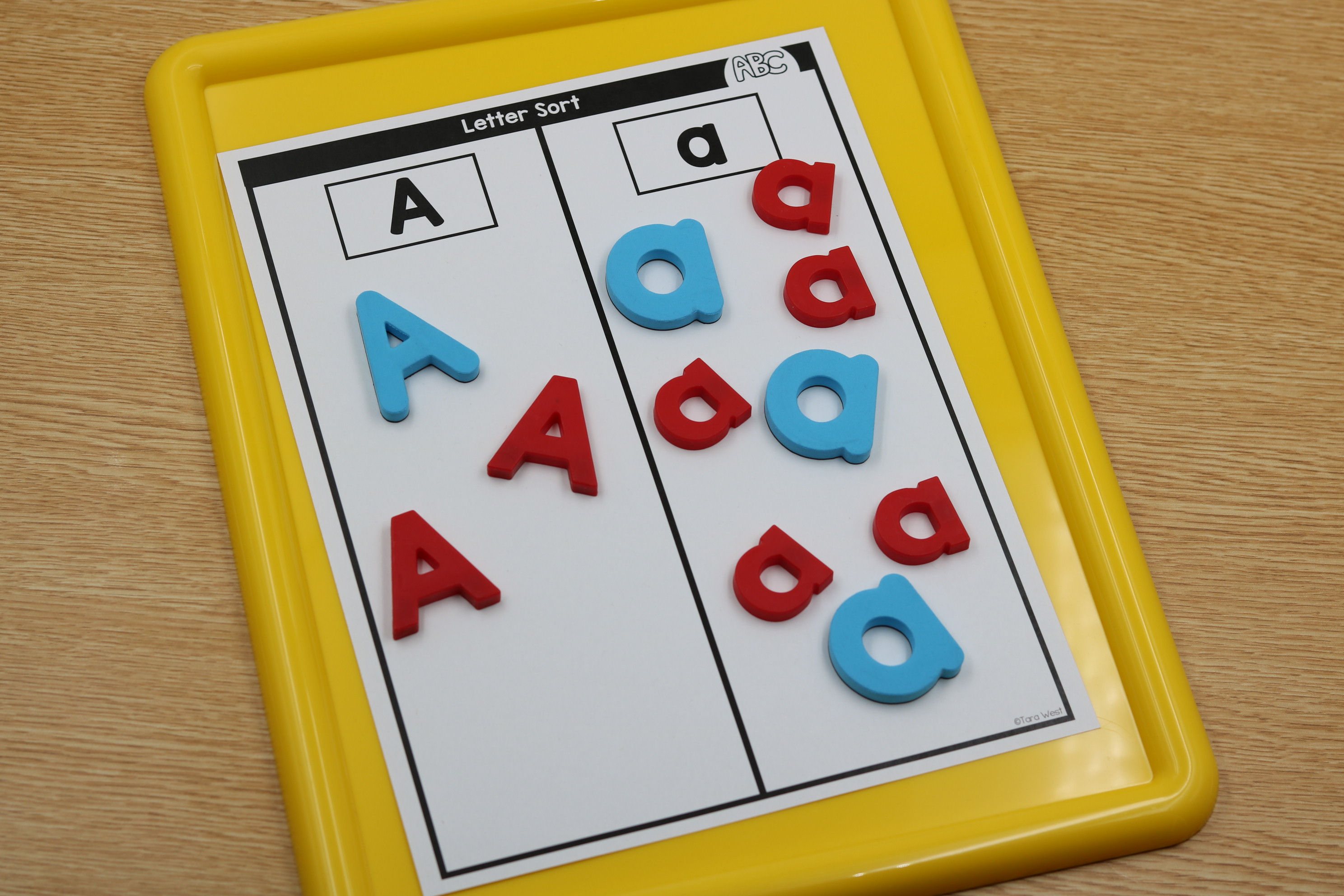 Free phonics letter sorting mat for kids
