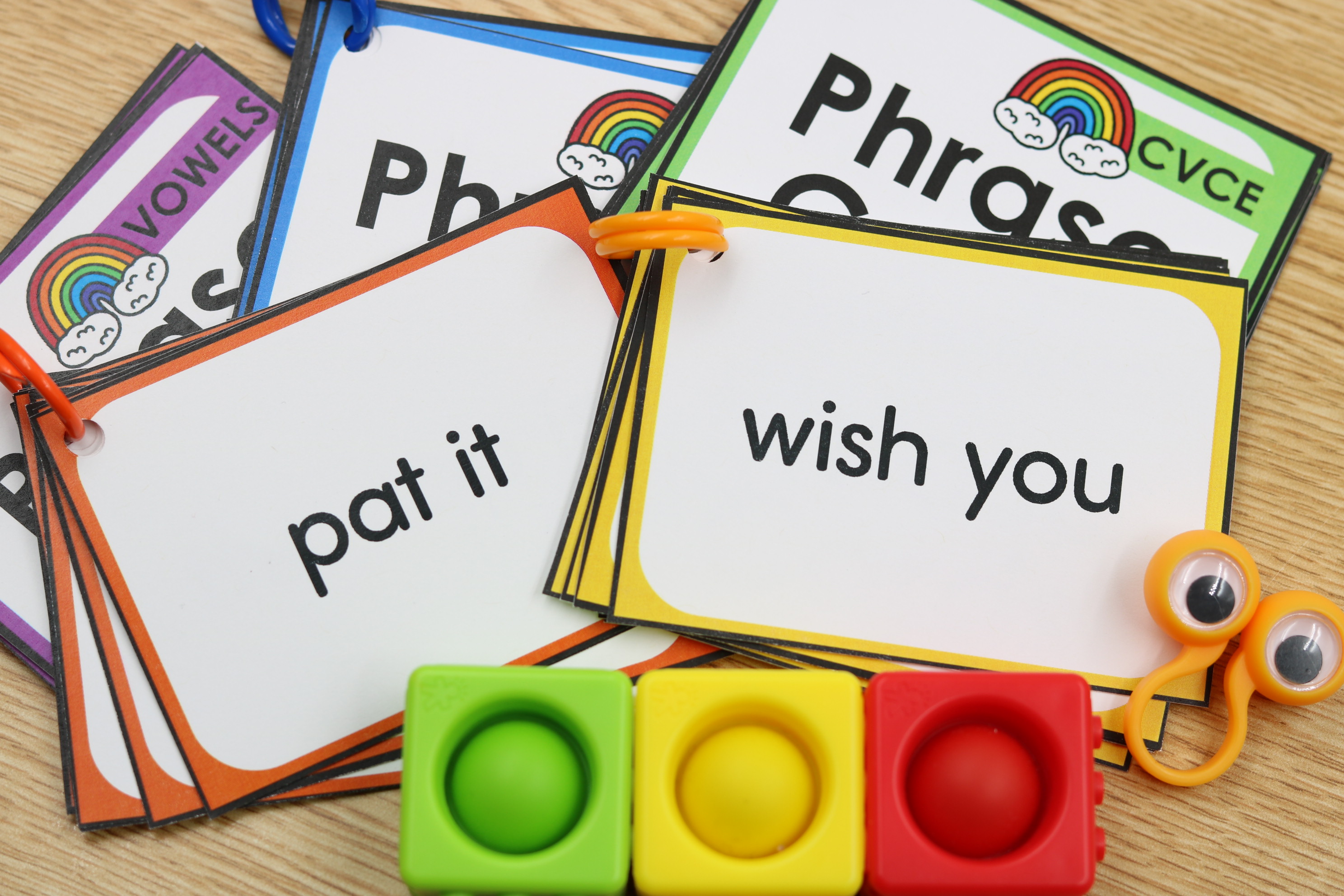 Free digraph and CCVC decodable phrase cards for phonics fluency