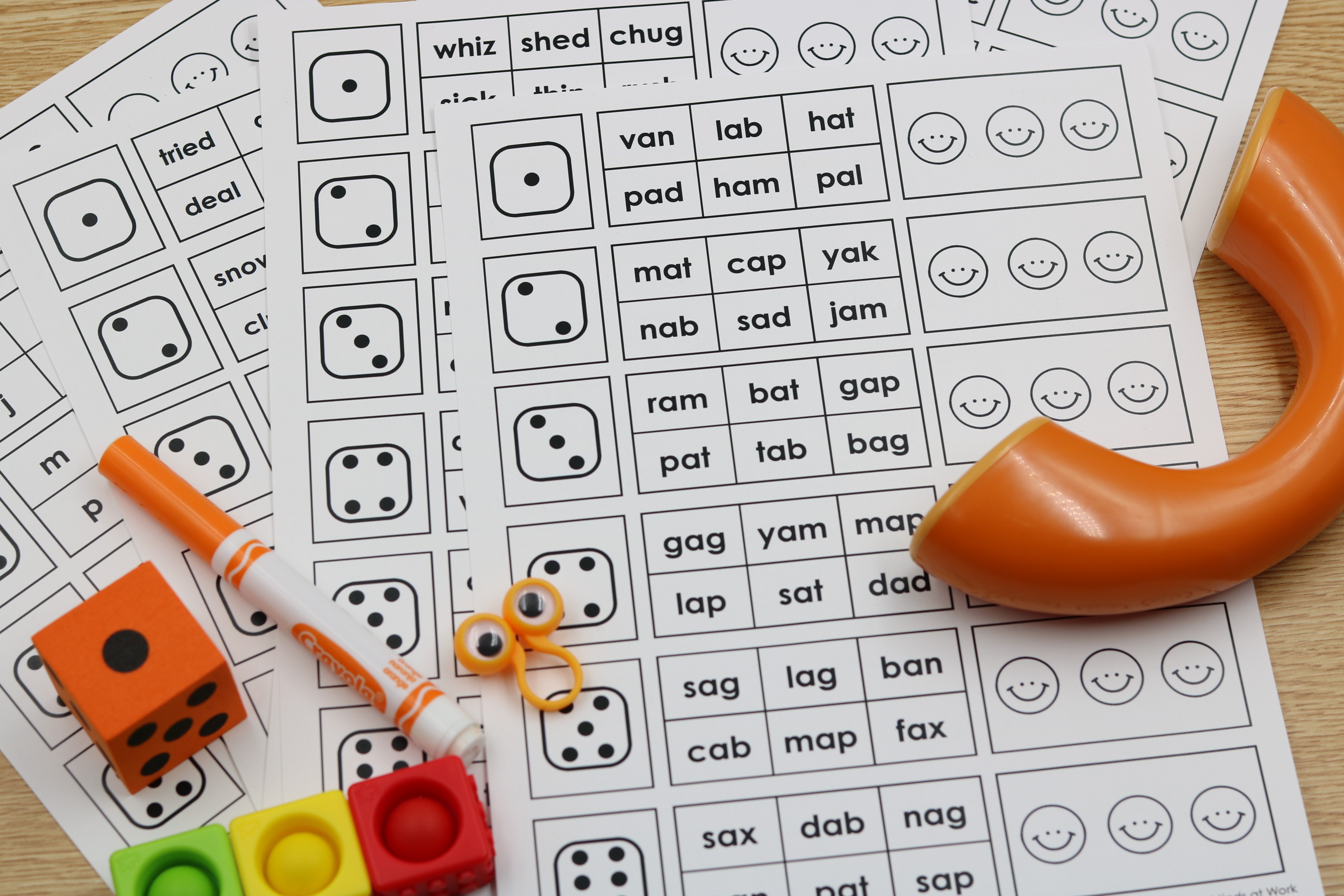 Printable phonics reading mats with dice and coloring activity